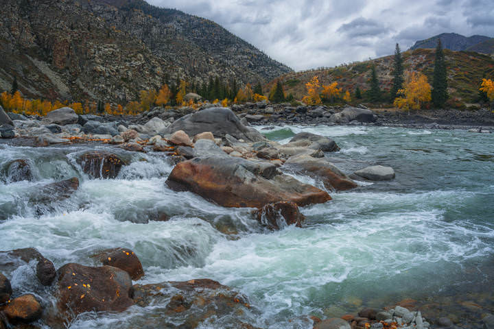 Вода и камни