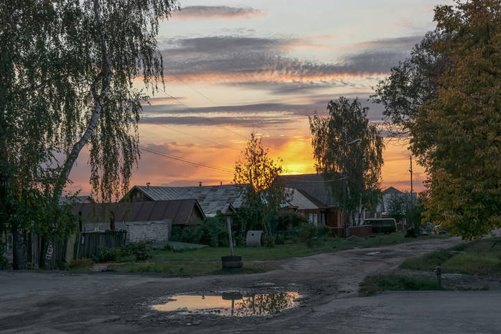 Магнитом тянет нас закат...