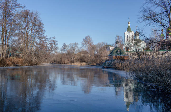 У Реки .......