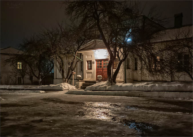 При свете ночных фонарей