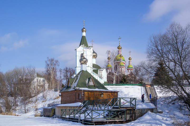 У монастыря ....