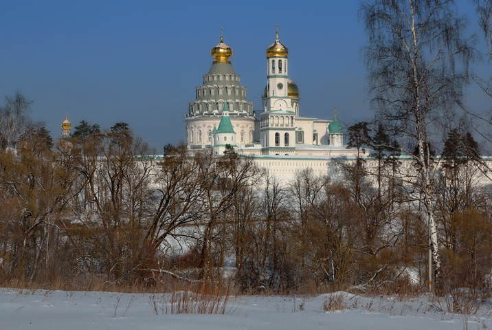 ...встречая день февральский  зимний...