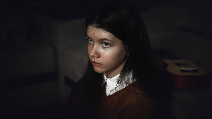 С укулеле перед TV