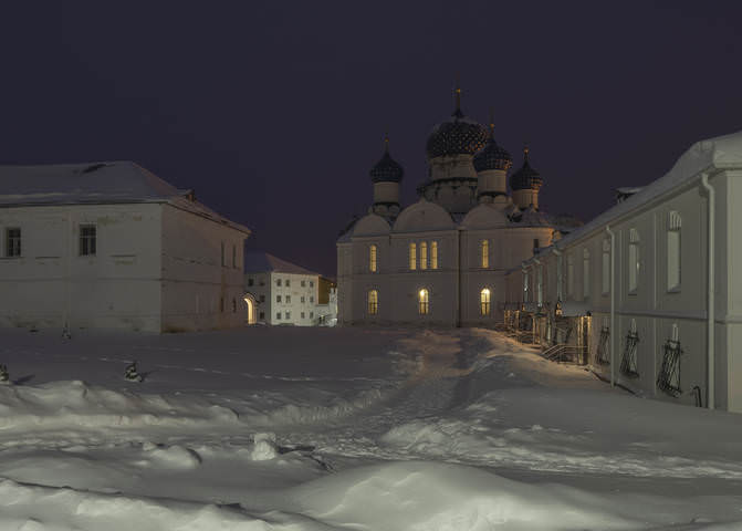 Вечер в монастыре