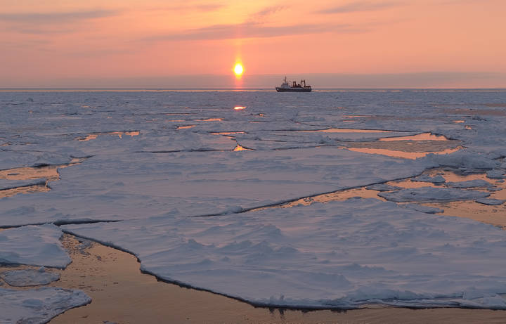 весна в Охотском море