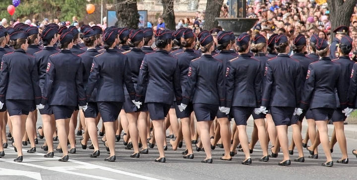Туфлю в строю потеряла...