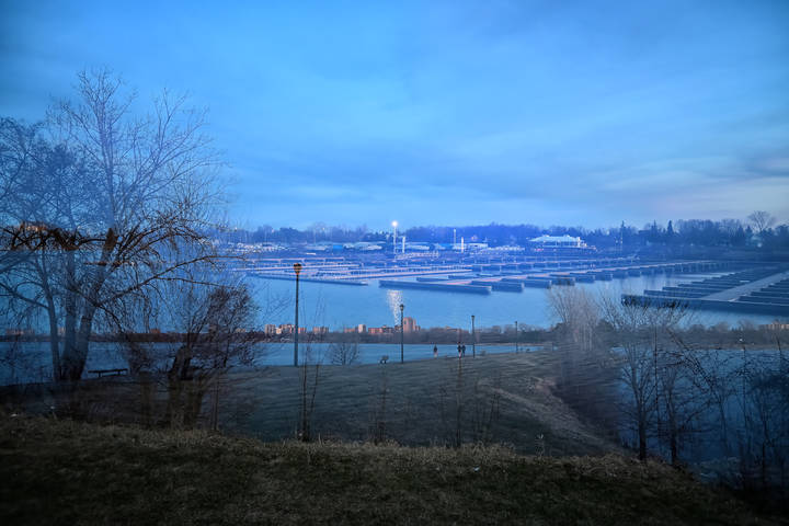 Во втором эшелоне