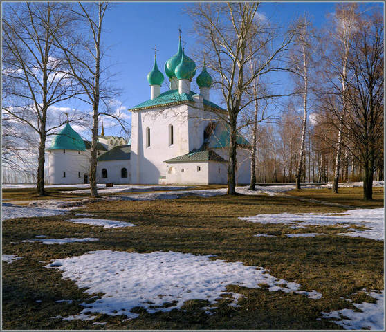 Последний снег в Монастырщине