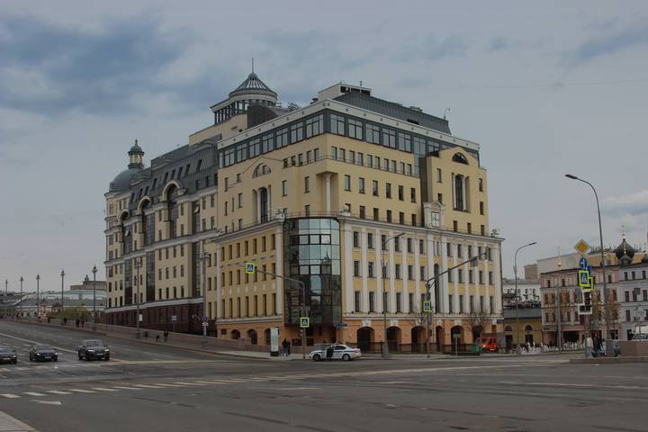 на перекрестке