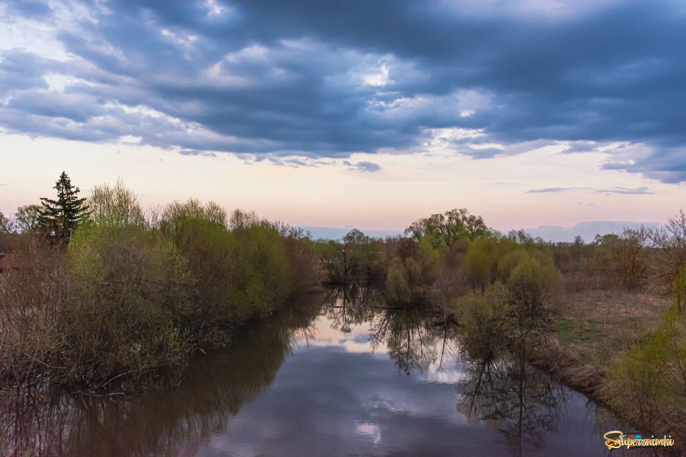 Послесловие заката. Река Ломовка. Весенние берега.