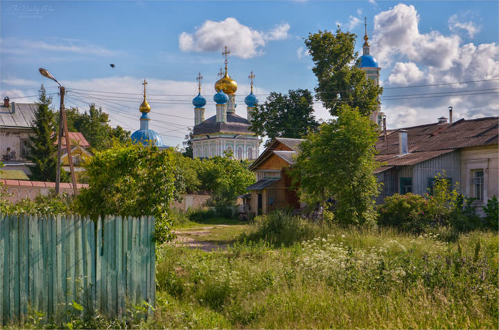 У стен святой обители
