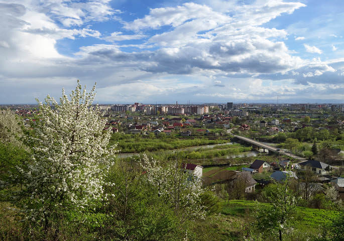 С горы...
