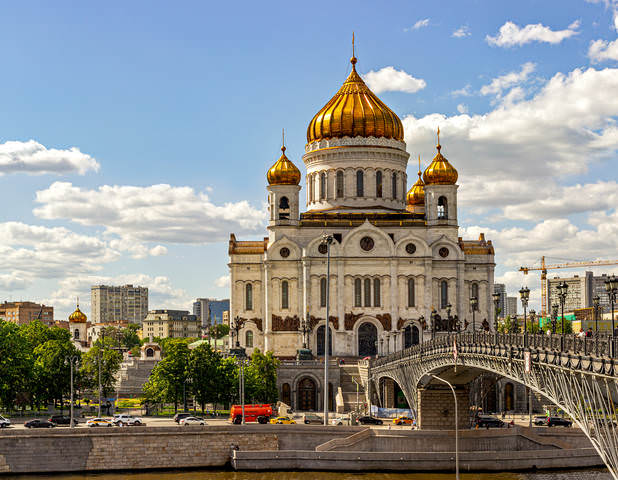 Через Москва реку...