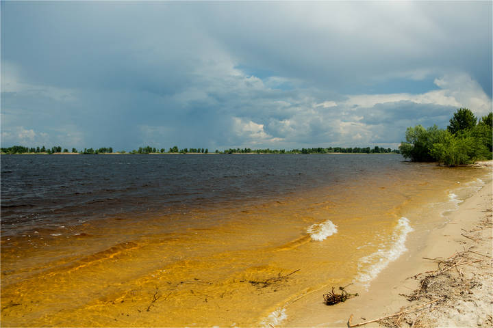 Днепр перед грозой