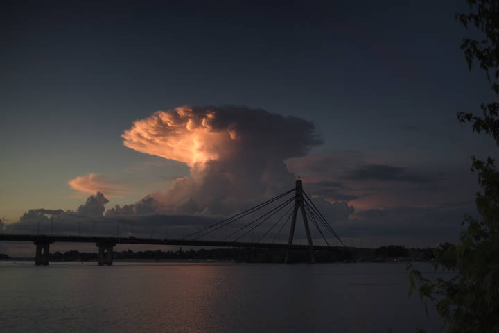 мостик и облако
