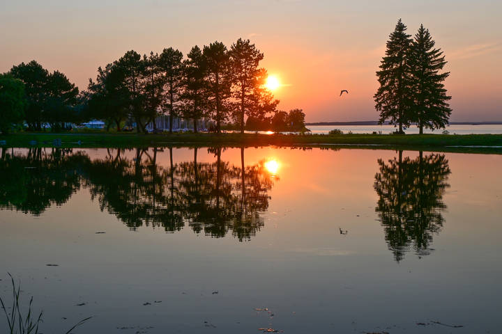 Кончался день и сонце стыло
