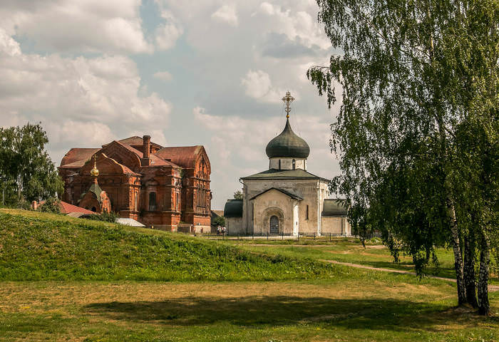 Юрьев-Польский. Троицкий и Георгиевский соборы.