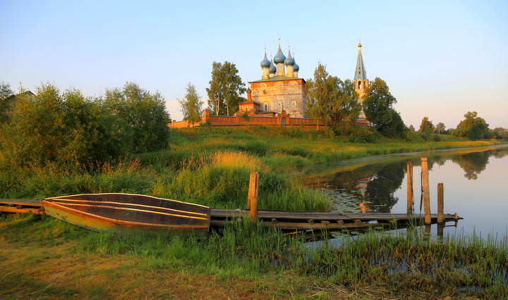 Распускается день...