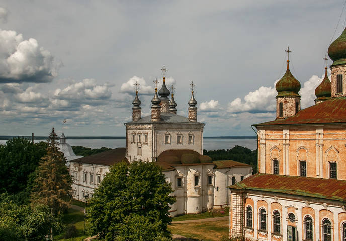 Переславль-залесский. Церковь Всех Святых с трапезной в Горицком Успенском монастыре.