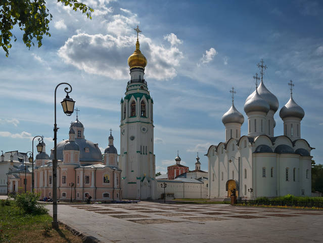 "Под небом голубым..."
