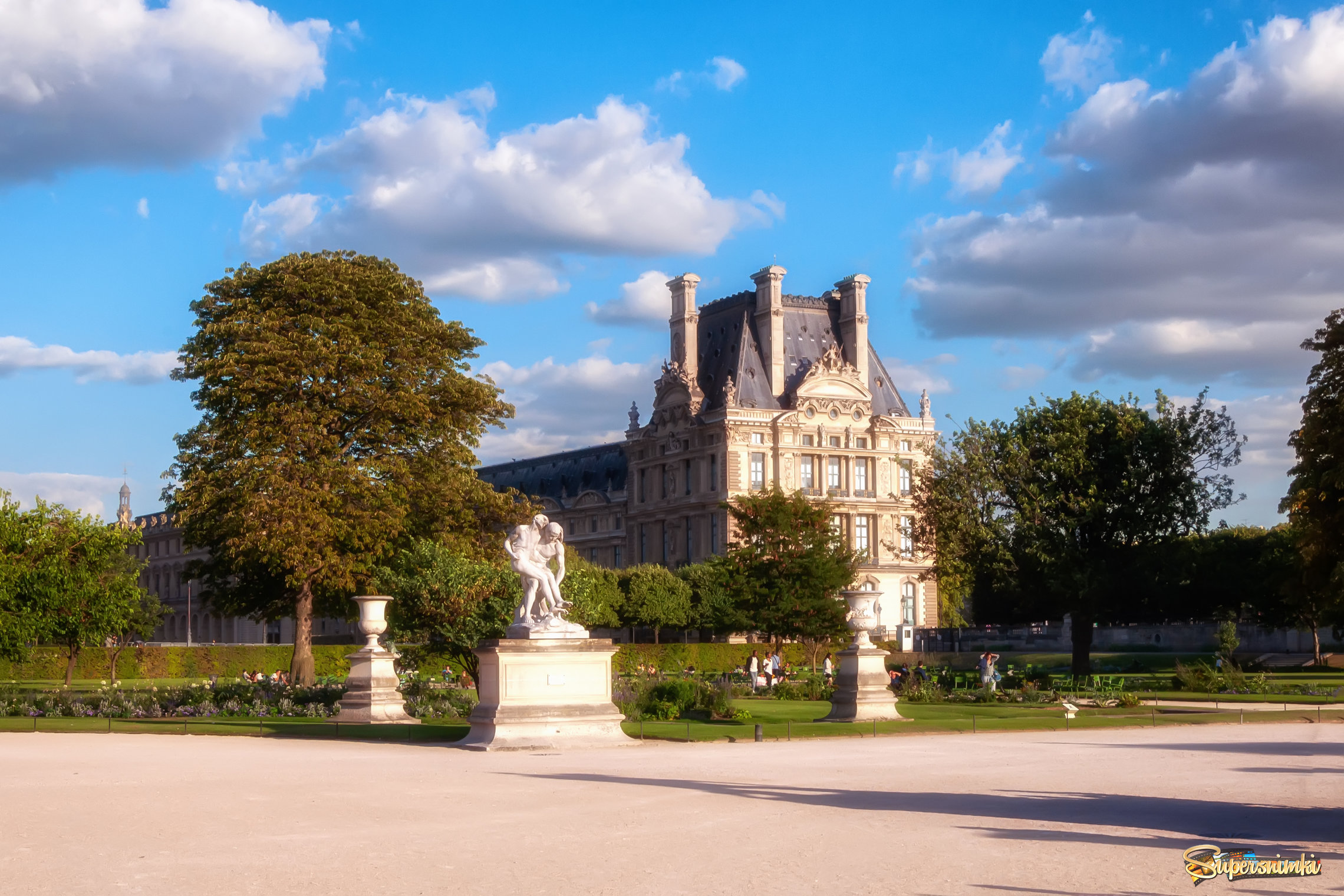 Дворец Тюильри в Париже фото