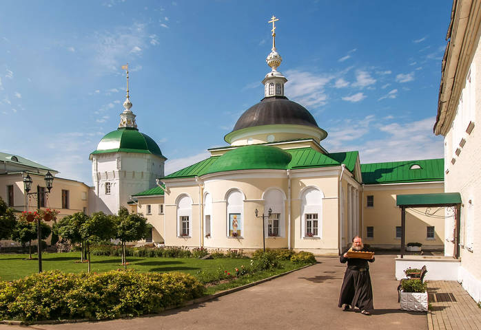 В Николо-Пешношском мужском монастыре.