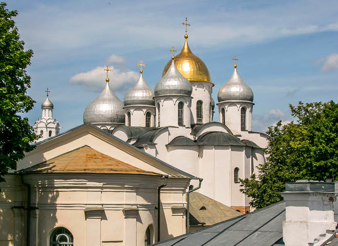 Купола Новгородского кремля.