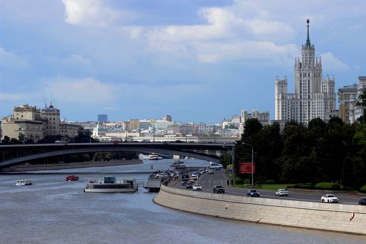 на Новоспасском мосту