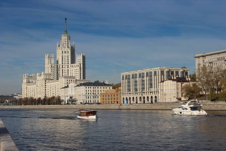 плывут кораблики