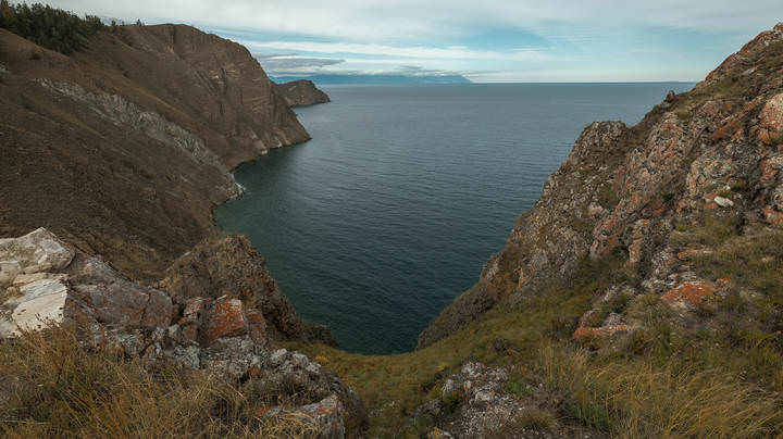 Крутые берега Ольхона.