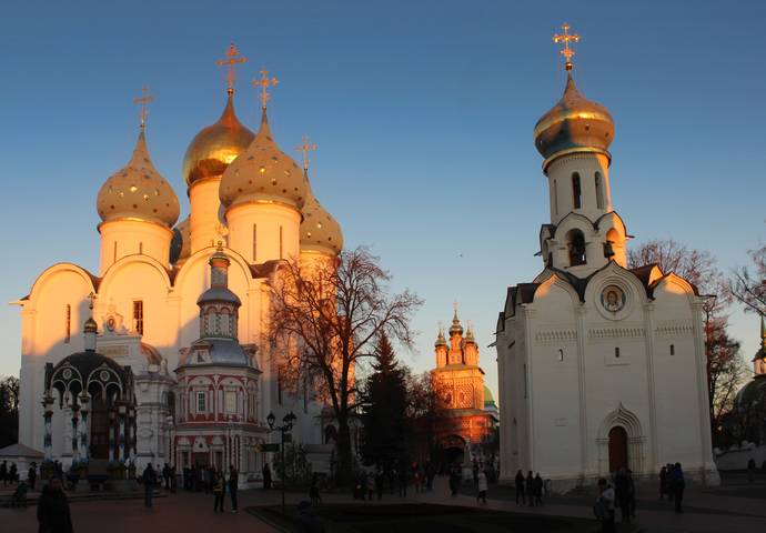 в лучах заходящего солнца