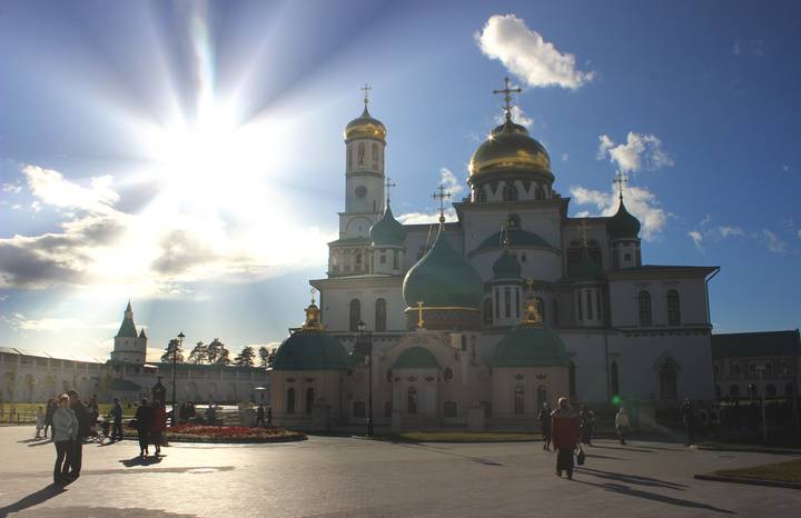 в лучах солнца
