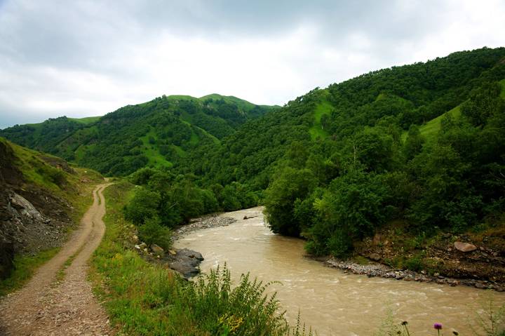 По дорожке, вдоль по речке