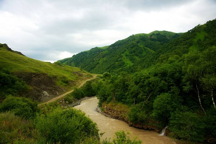 По дорожке, вдоль по речке
