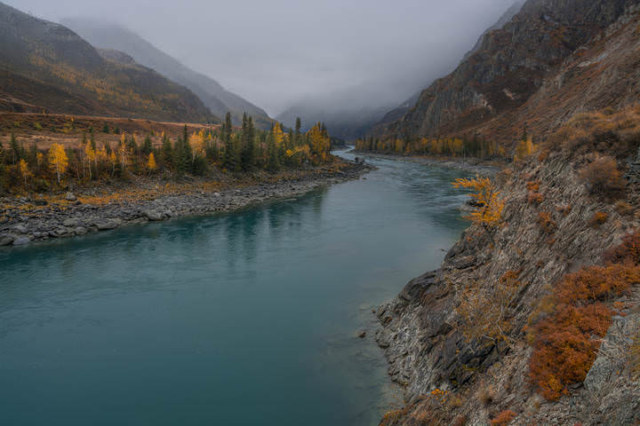 С крутого берега