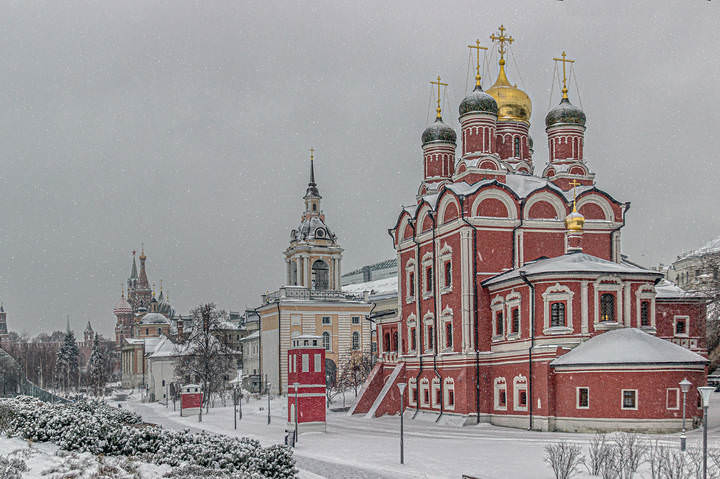 Снег на Варварке...
