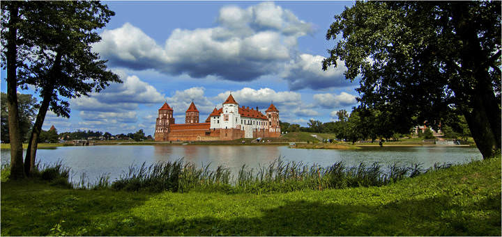 "Мирский замок".