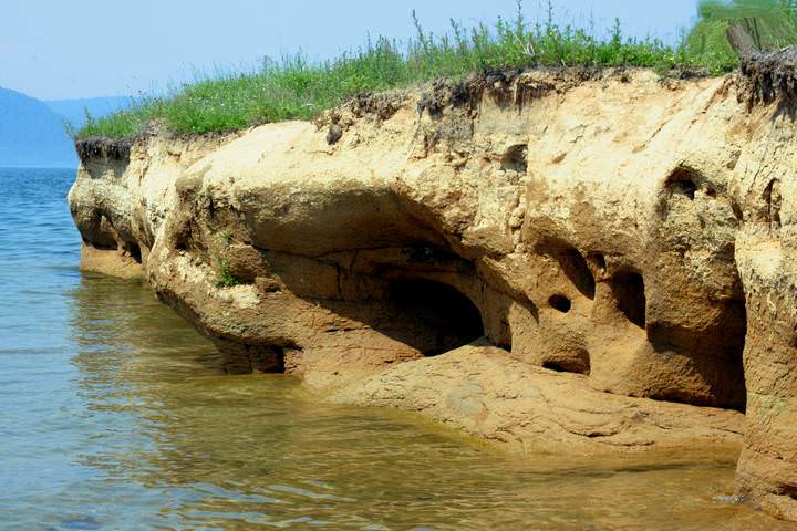 песчаный берег Ангары
