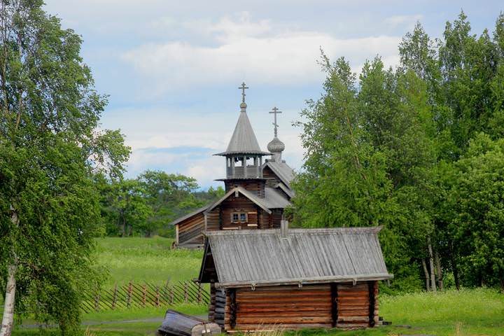 на берегу
