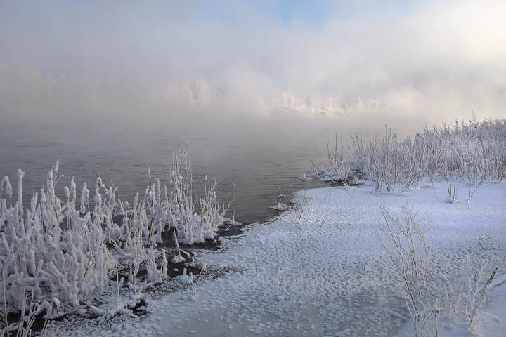 Морозно у реки