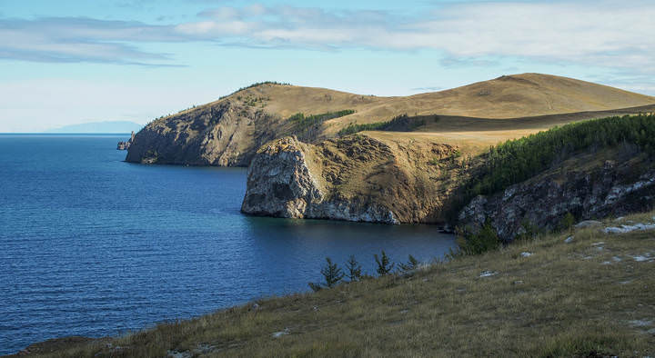 Байкал. Остров Ольхон. Скала "Череп".