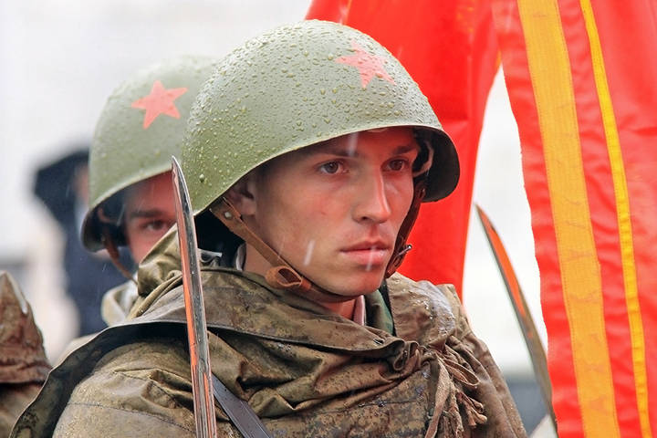 Солдат мерзнет - служба идет