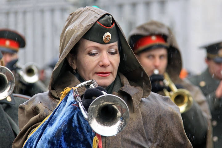 Под чью дудку пройдут
