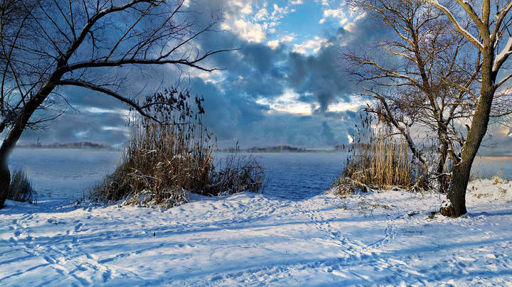 Боролось солнце с облаками.