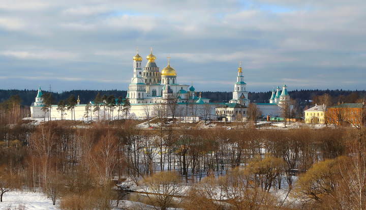 вечереет в Подмосковье