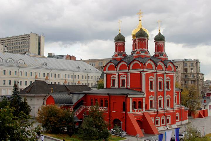 ненастный день в Зарядье