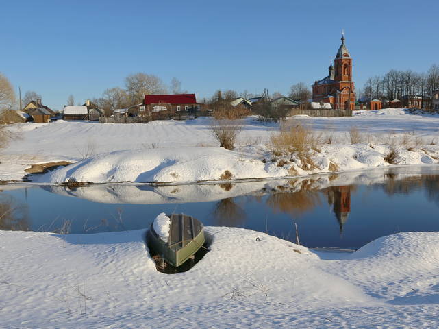 весна, тает снег