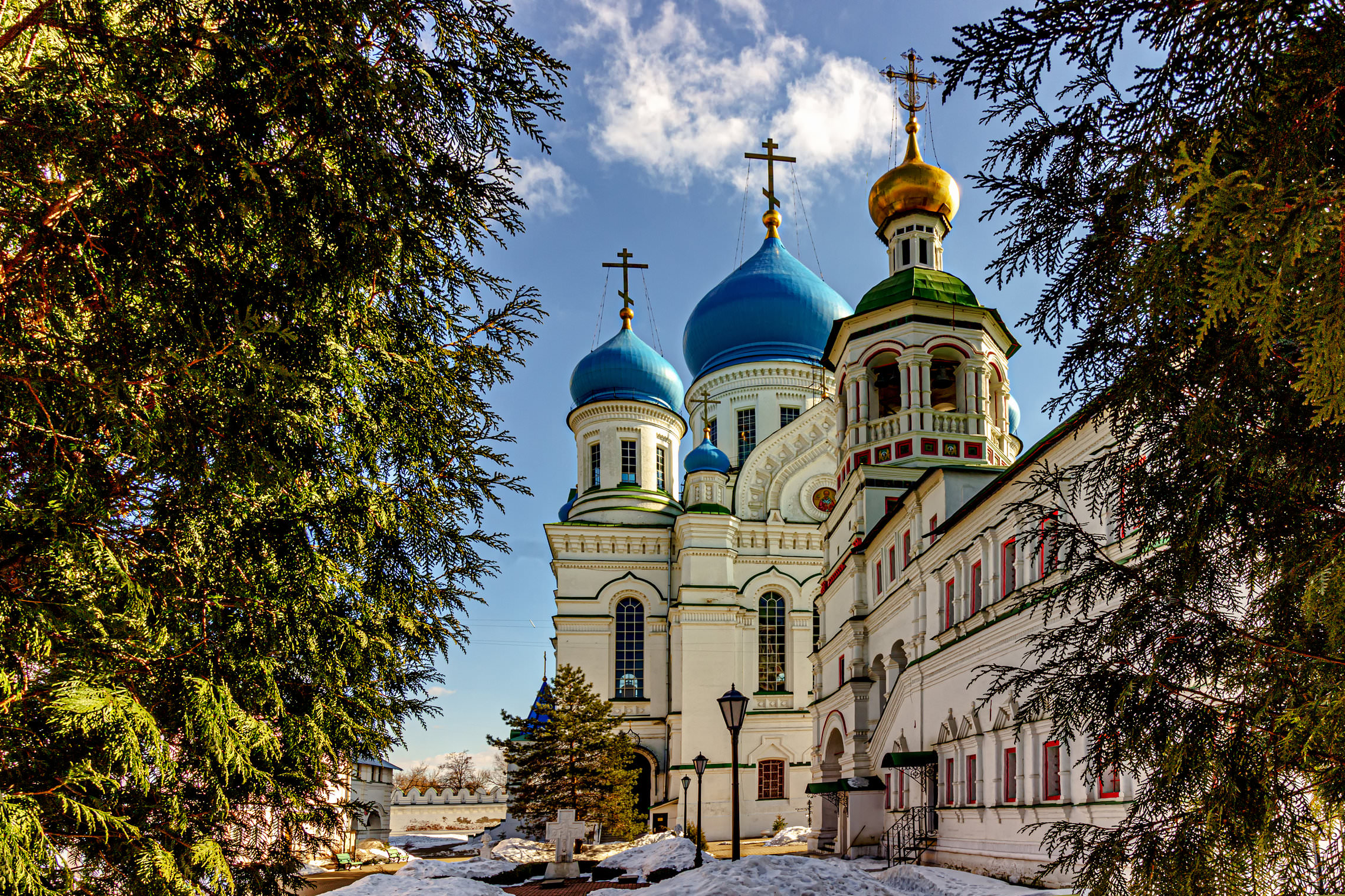 Николо-Перервинский монастырь  в Москве.