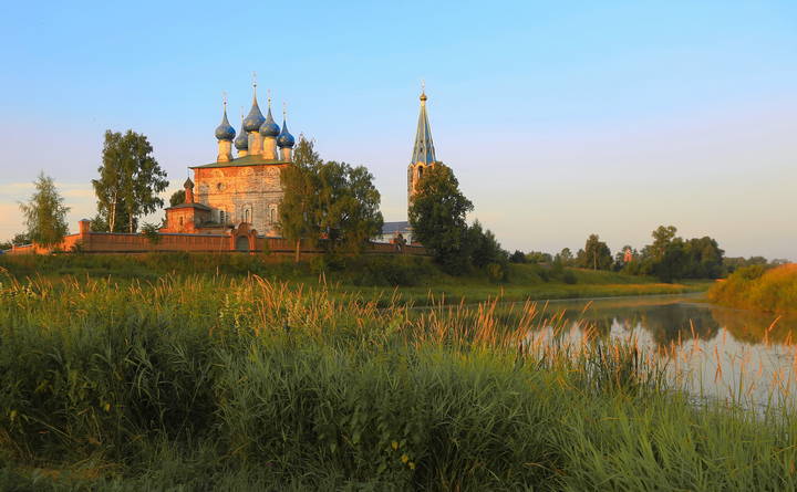 рано утром 