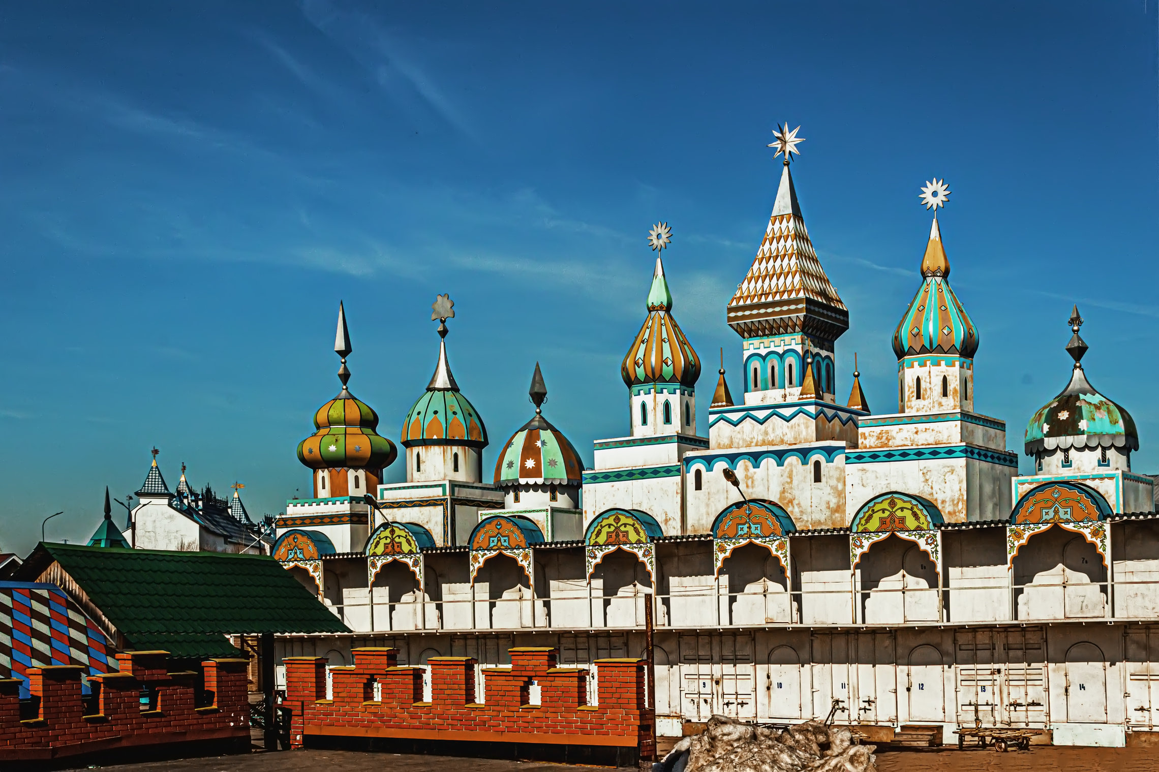 Кремль в Измайлове - культурно-развлекательный и торговый комплекс.